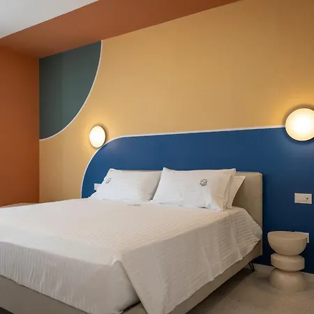 Pensión Cromia Marina 4*